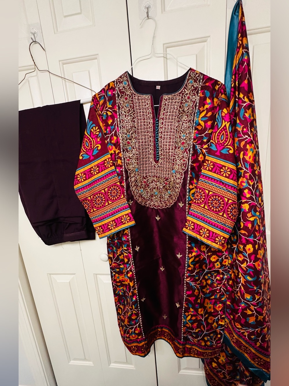 Hot deal‼️Maroon & Multicolor Pakistani/Indian Salwar Kameez Set Kani Silk 23”